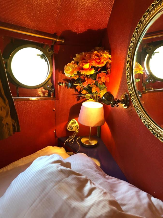 Hotelboot Zwaan Амстердам Экстерьер фото