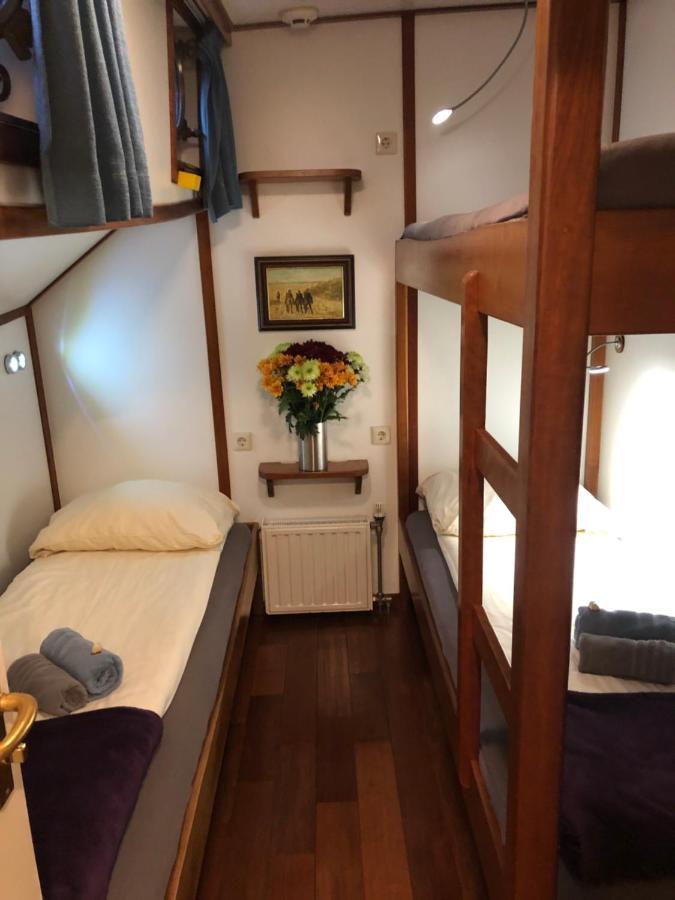 Hotelboot Zwaan Амстердам Экстерьер фото