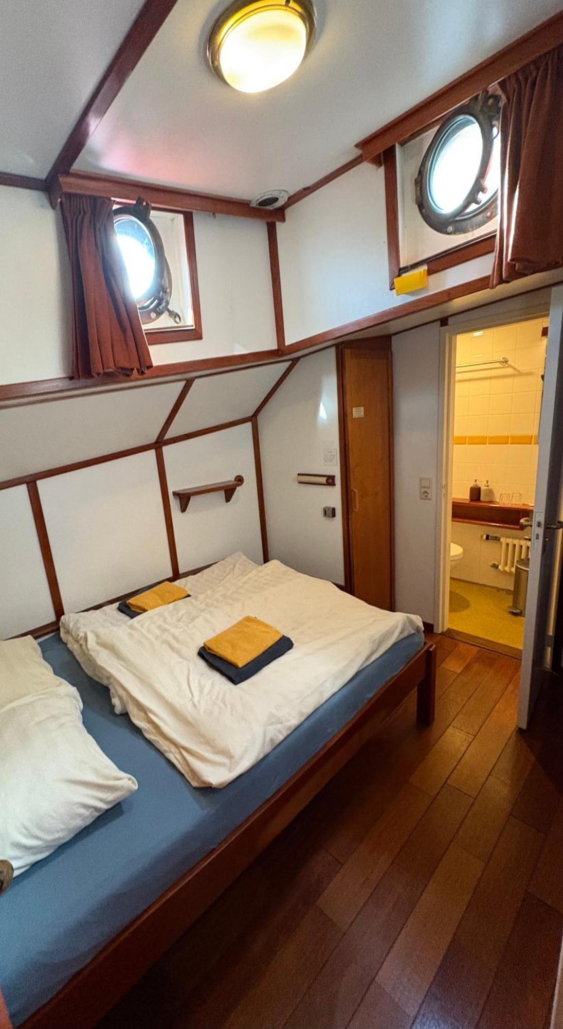 Hotelboot Zwaan Амстердам Экстерьер фото